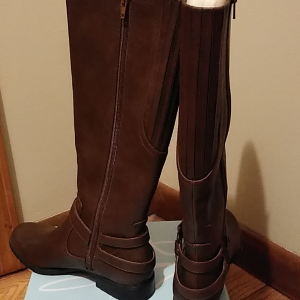 Boots - Picture 4 of 4